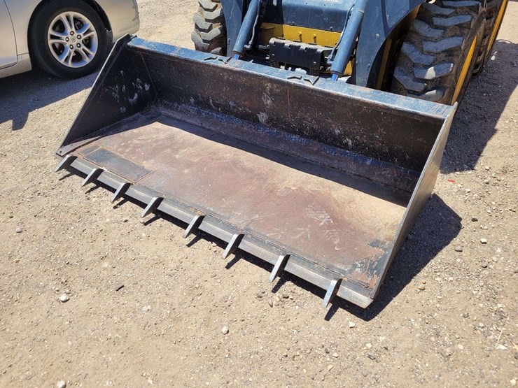 deere-320g-image-2