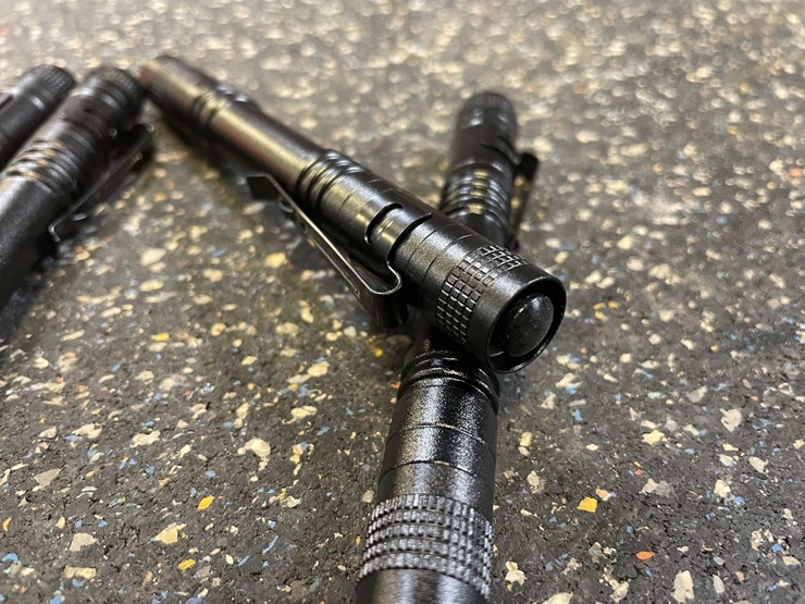 #2516-•-(4)-led-mechanic's-flashlights-(pr12)-image-3