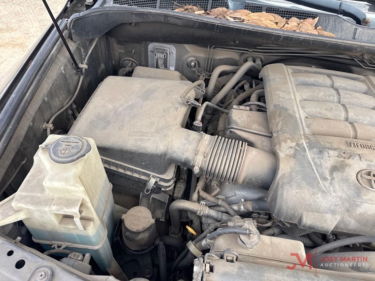 2011-toyota-tundra-sr5-image-26