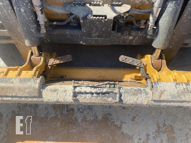2023-deere-317g-image-12