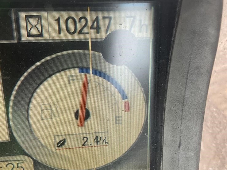 2011-deere-120d-image-15