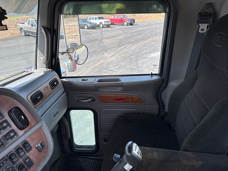 2007-peterbilt-379-image-28