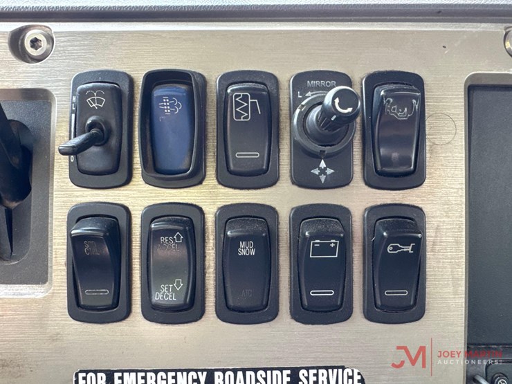 2011-mack-pinnacle-cxu613-image-41