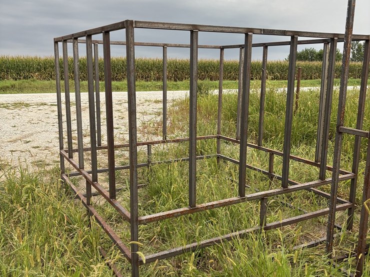 new/unused-steel-horse-hay-feeder-image-1