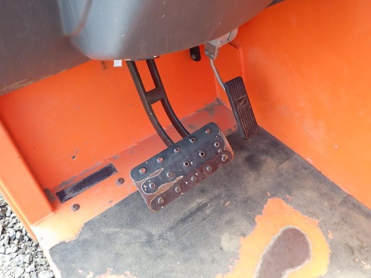 2015-jlg-g5-18a-image-25