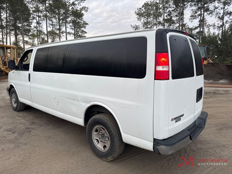 2020-chevrolet-3500-image-3