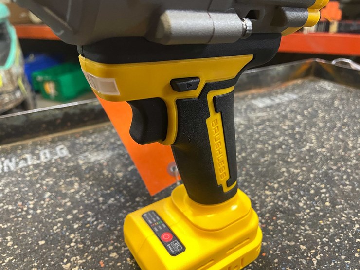 #2526-•-dewalt-compatible-20-volt,-1/2"-cordless-impact-(pr13)-image-4