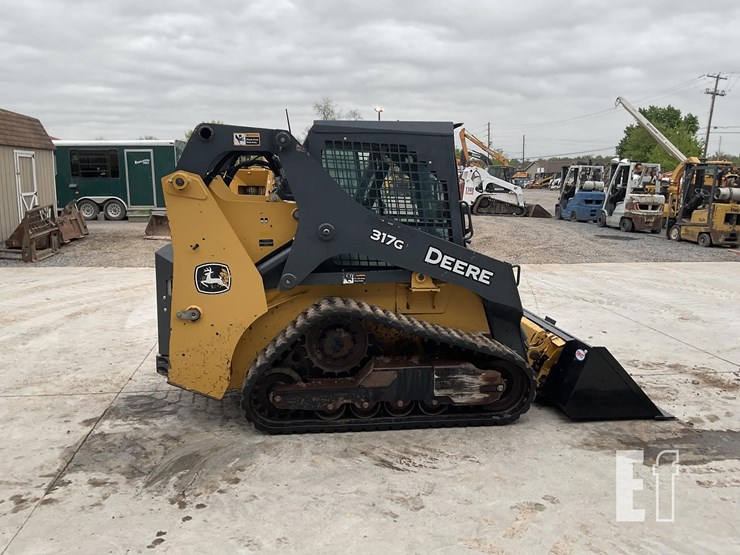 2018-deere-317g-image-5