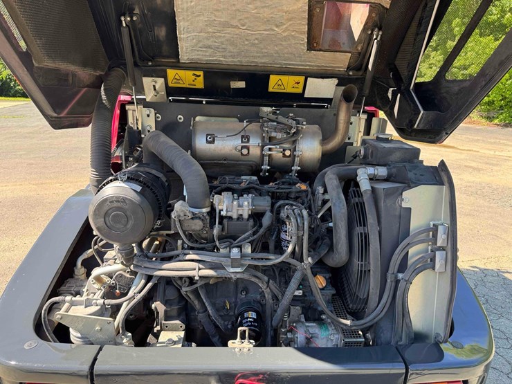 2021-yanmar-v8-image-28