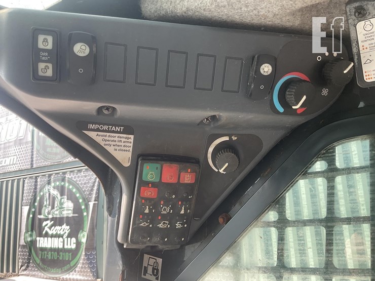 2021-deere-318g-image-13