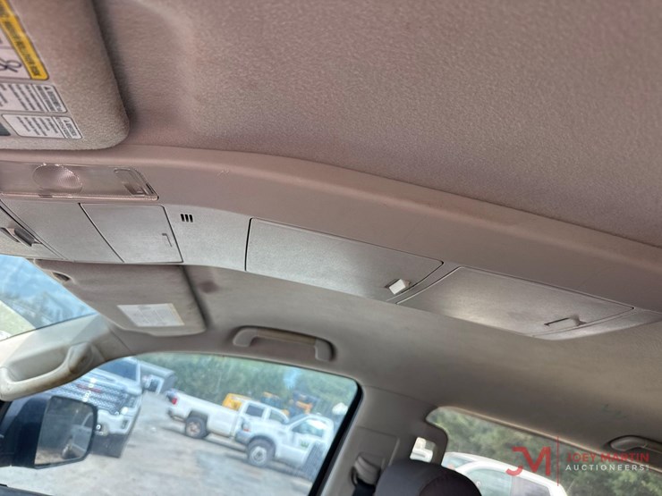 2011-toyota-tundra-sr5-image-45