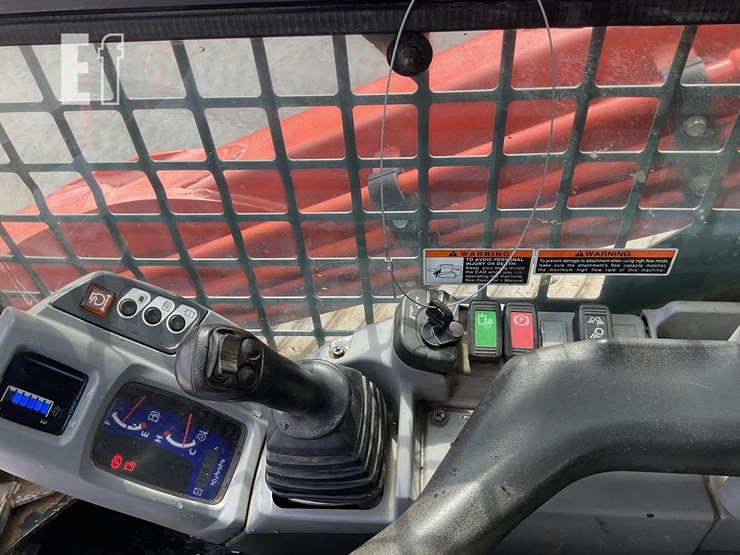 2017-kubota-svl95-2s-image-15