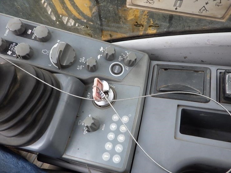 deere-135g-image-42