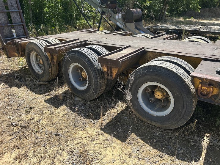 lowboy-tri-axle-trailer-image-3