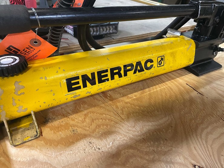 #2513-•-enerpac-10-ton-porta-power-hand-pump-(pr13)-image-2