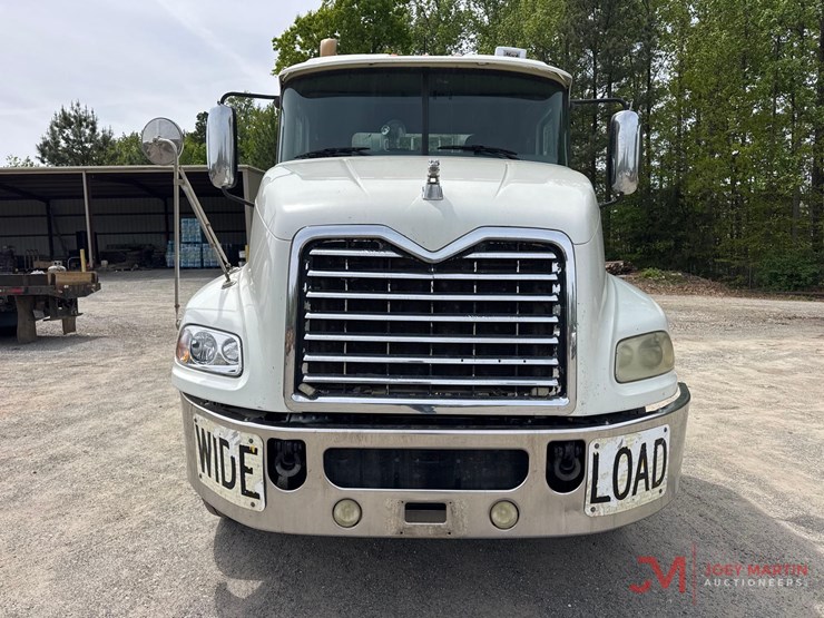 2011-mack-pinnacle-cxu613-image-7