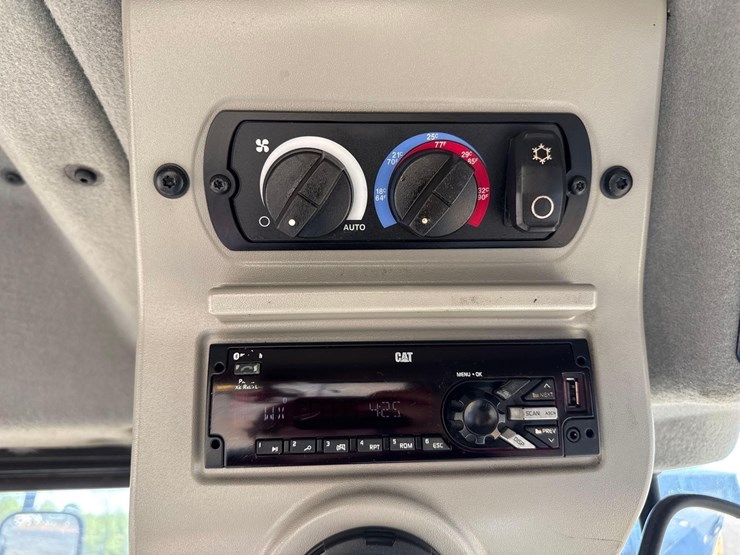 2019-caterpillar-120-image-33