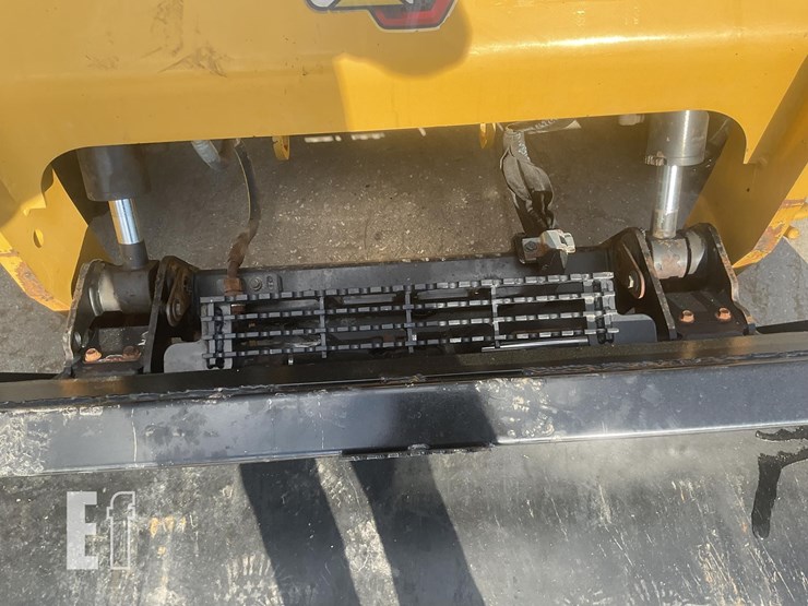 2023-caterpillar-262d3-image-10