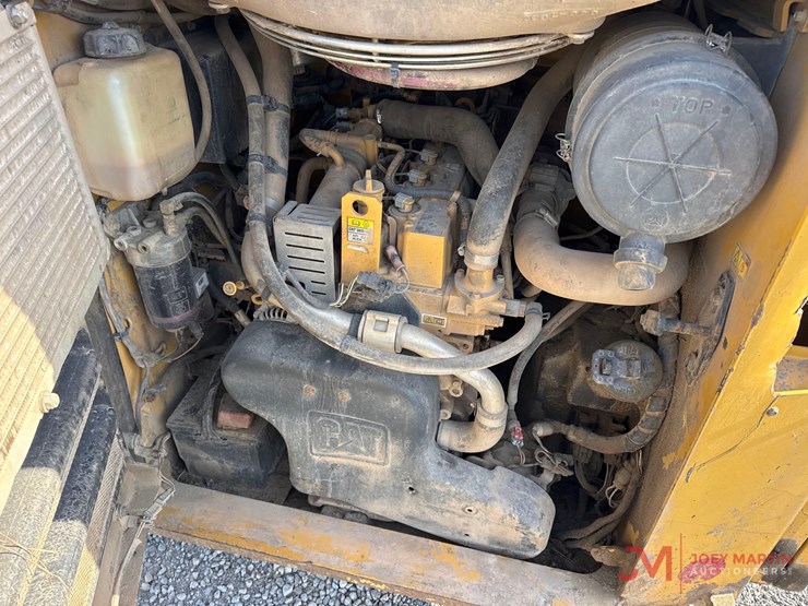 2014-caterpillar-262d-image-16