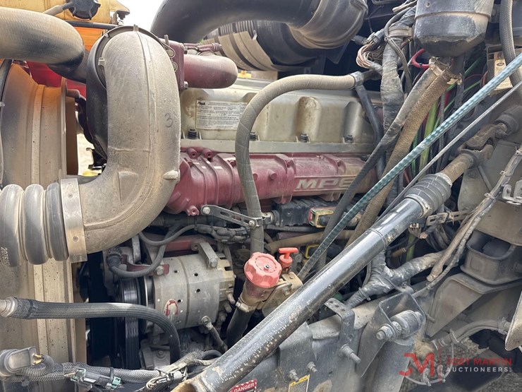 2011-mack-pinnacle-cxu613-image-25