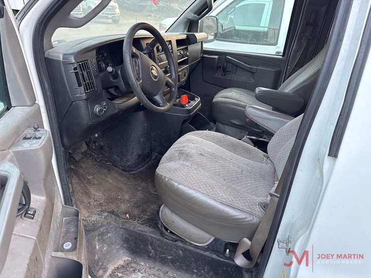 2018-chevrolet-3500-image-12