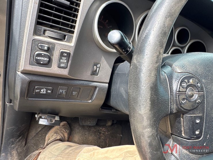 2011-toyota-tundra-sr5-image-41