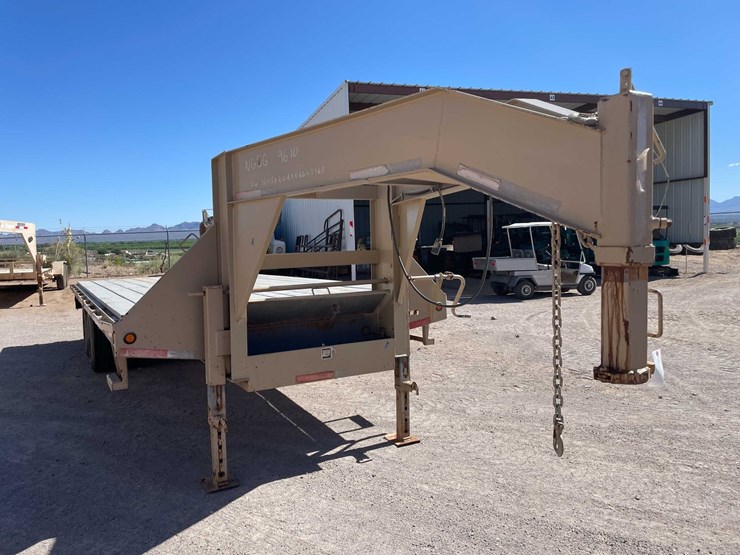 #158-•-2013-big-t-gooseneck-trailer-(has-nm-title)-image-1