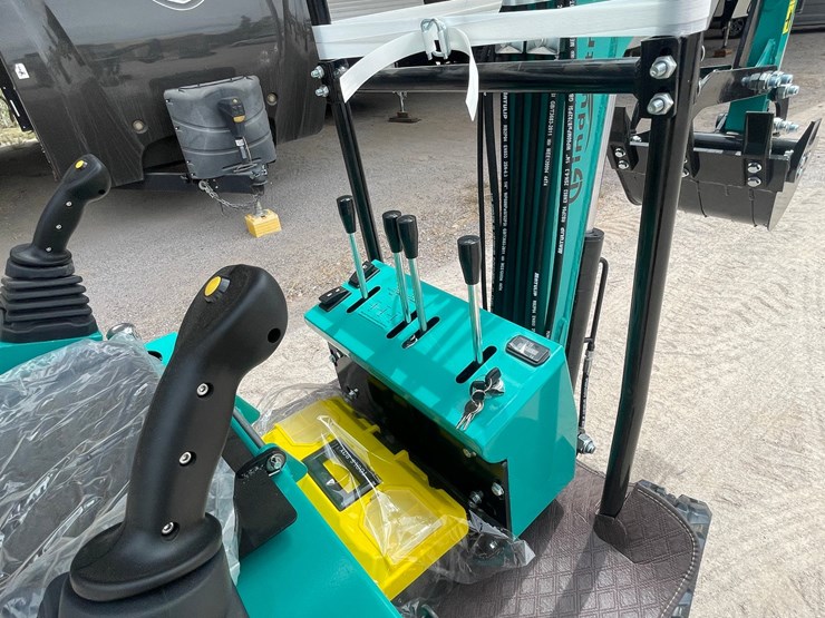 #3006-•-unused-2026-cfg-mini-excavator-image-9
