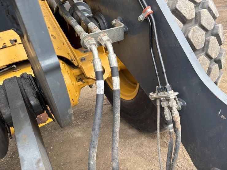 2023-john-deere-544-image-14