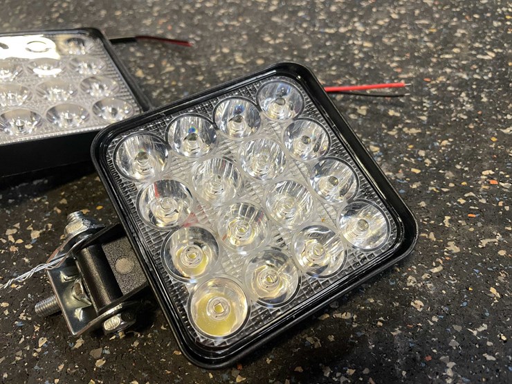 #2515-•-(2)-led-work-lights,-3.5"-square,-12vdc-(pr12)-image-2