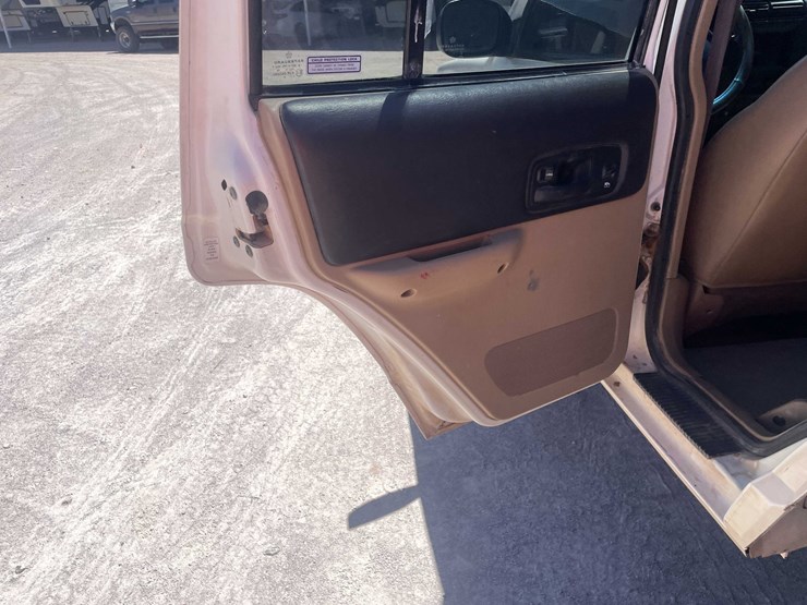 #152-•-2000-jeep-4x4-(has-tx-rebuilt-salvage-title)-image-57