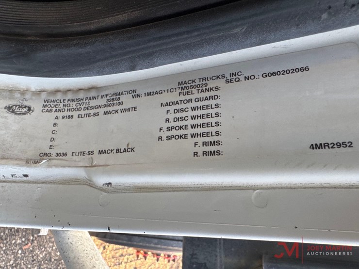 2007-mack-gv713-grantie-tri-axle-dump-truck-image-29
