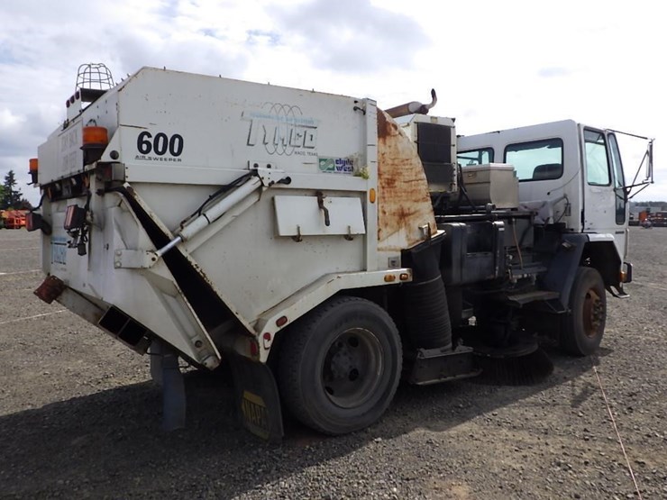 2003-freightliner-fc70-image-5