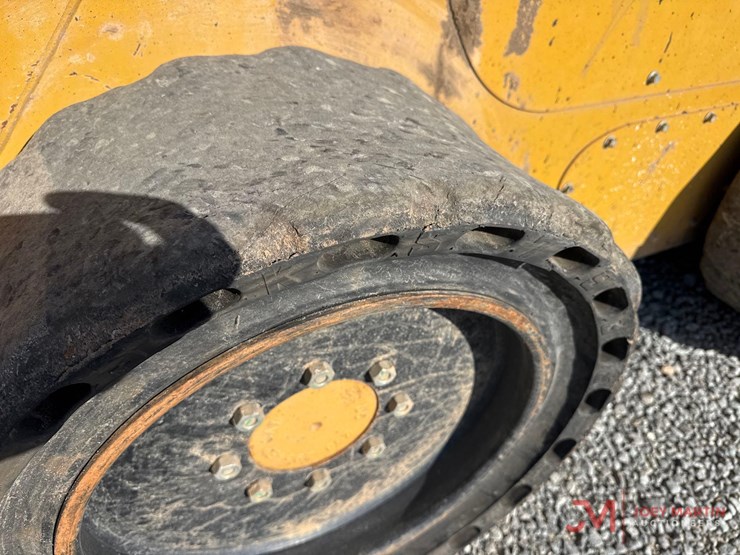 2014-caterpillar-262d-image-18