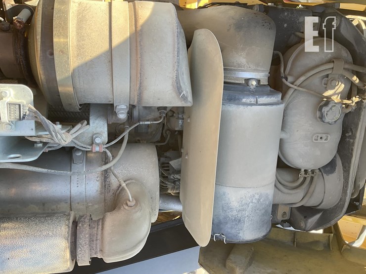 2016-deere-310sl-image-16