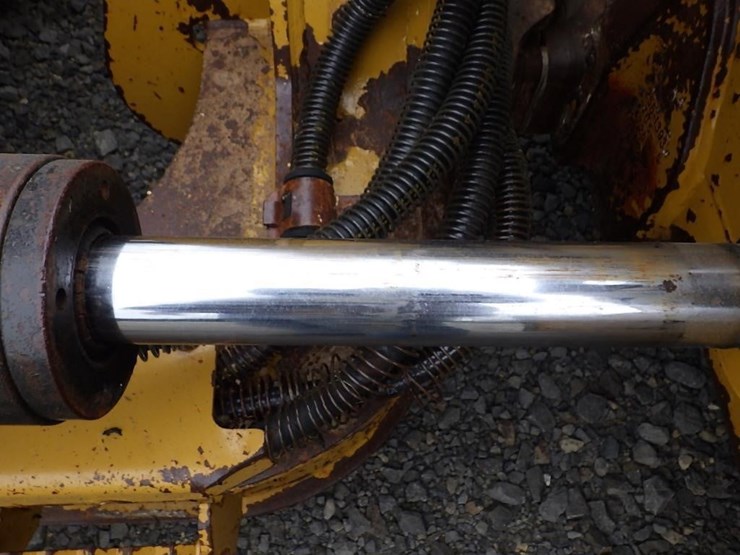 2015-caterpillar-d4k2-lgp-image-20