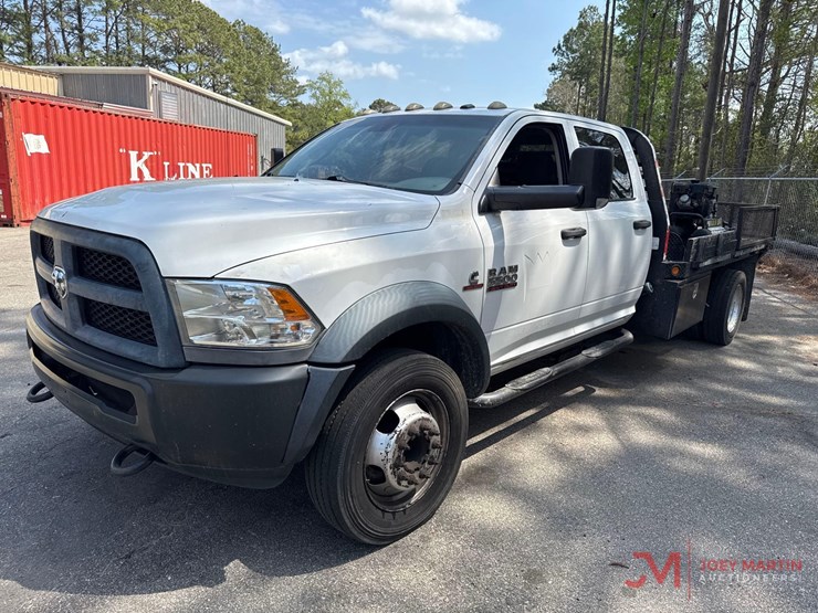 2014-ram-5500-heavy-duty-flatbed-truck-image-4