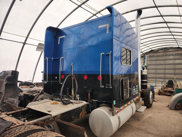 2004-peterbilt-379-image-9