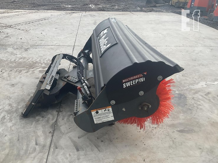 2021-bobcat-84-angle-broom-image-3