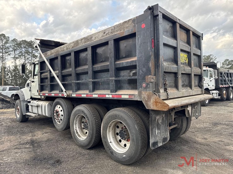 2017-mack-gu713-grantie-tri-axle-dump-truck-image-2