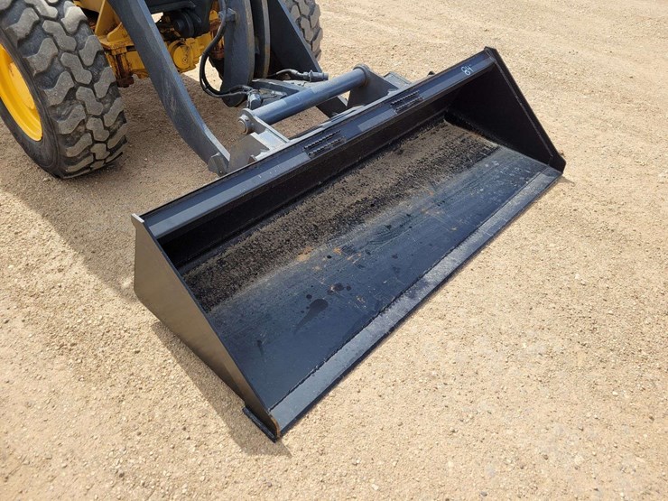 deere-204l-image-8