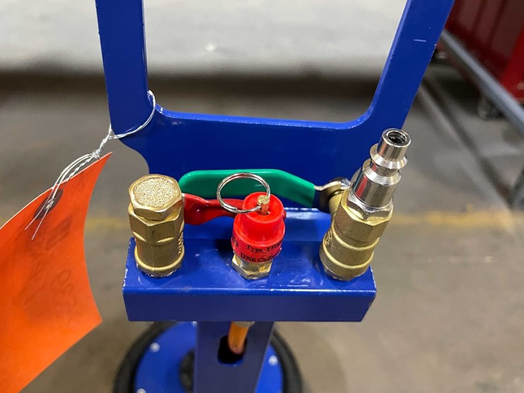 #2539-•-pneumatic-5-ton-lift-capacity-air-jack-(pr13)-image-4