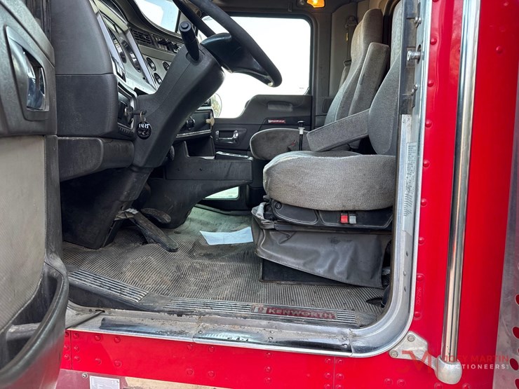 2013-kenworth-t800-image-24