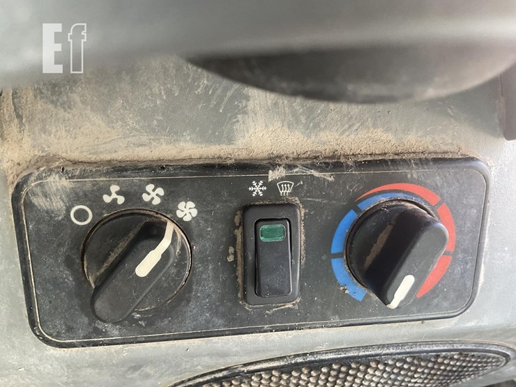 2017-bobcat-s590-image-13