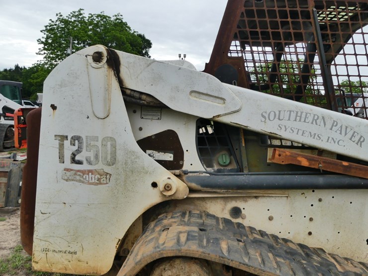 2007-bobcat-t250-image-7