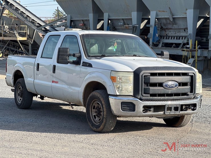 2015-ford-f250-xl-image-1