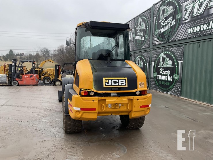 2010-jcb-409-image-3