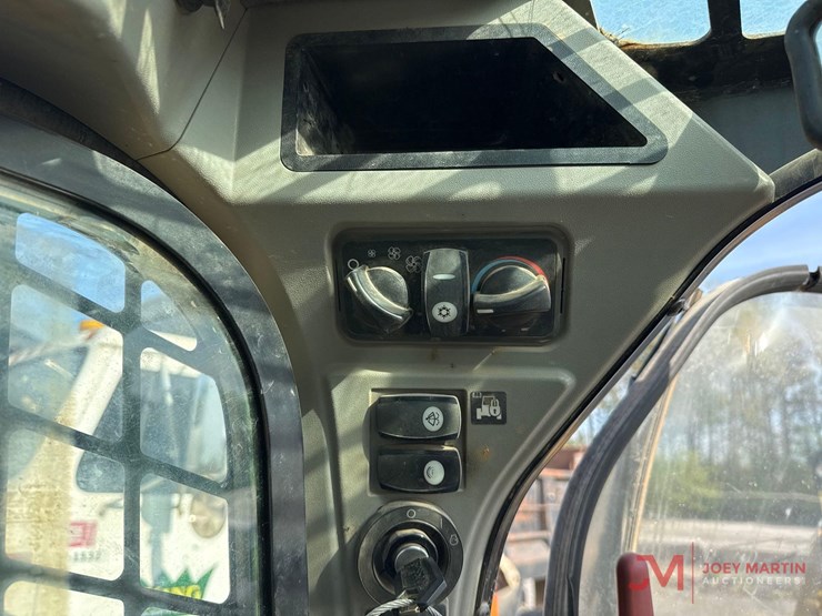 2015-caterpillar-279d-image-21