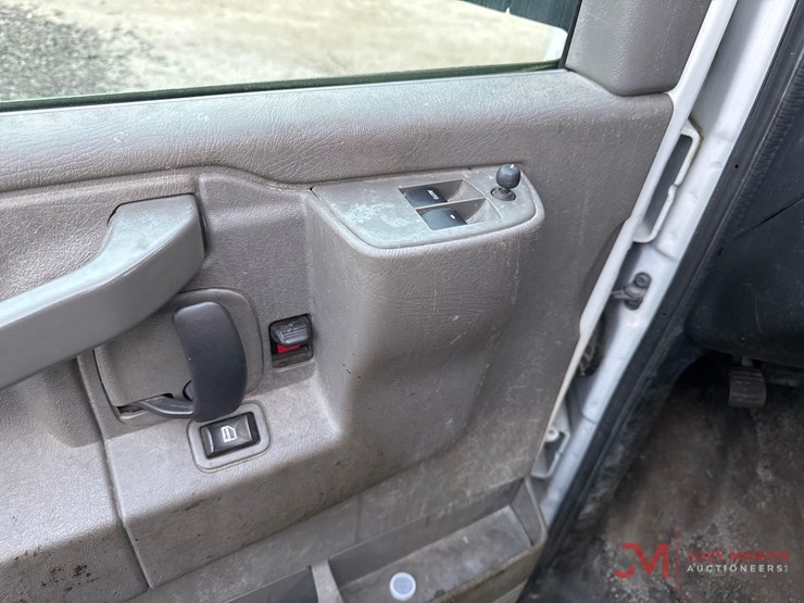 2018-chevrolet-3500-image-13