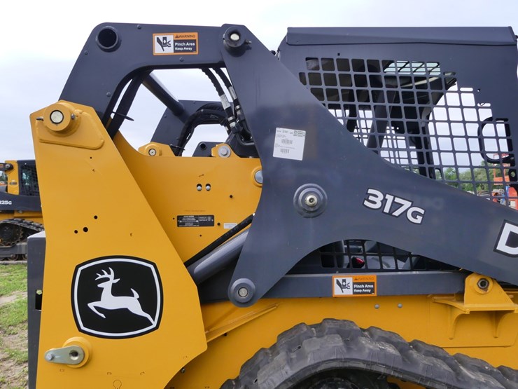 2024-deere-317g-image-7
